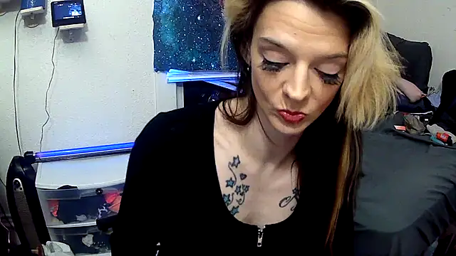 dangereyez0010 online show from March 4, 8:42 am