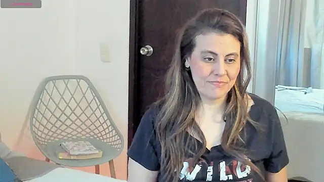 Snapshot of V_monse chatting on July 27, 9:55 pm V monse online show from July 27, 9:55 pm