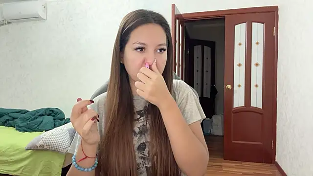 Snapshot of Nelly_Fischer chatting on December 12, 3:43 am Nelly Fischer online show from December 12, 3:43 am