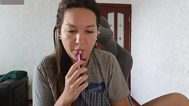 Snapshot of Nelly_Fischer chatting on December 21, 9:12 am Nelly Fischer online show from December 21, 9:12 am