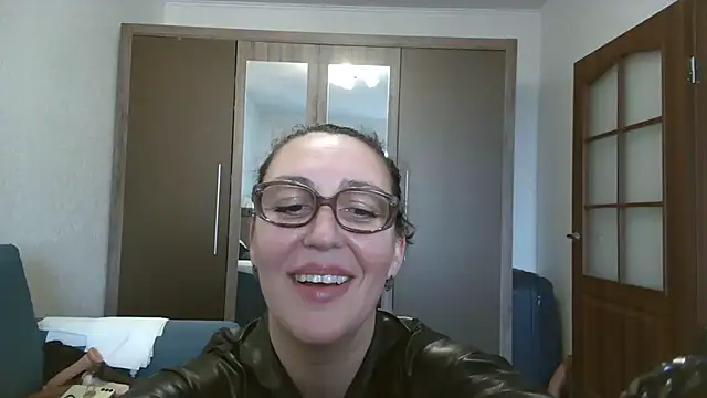 Snapshot of Ulyana72882 chatting on February 6, 12:43 am Ulyana72882 online show from February 6, 12:43 am