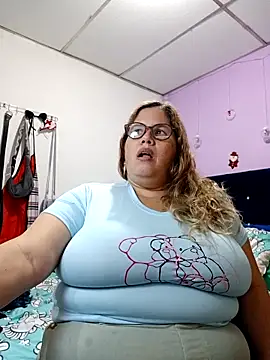 Snapshot of EllisW8 chatting on November 8, 11:14 pm EllisW8 online show from November 8, 11:14 pm