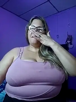 Snapshot of EllisW8 chatting on November 10, 11:48 pm EllisW8 online show from November 10, 11:48 pm