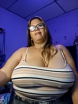 Snapshot of EllisW8 chatting on November 11, 11:54 am EllisW8 online show from November 11, 11:54 am