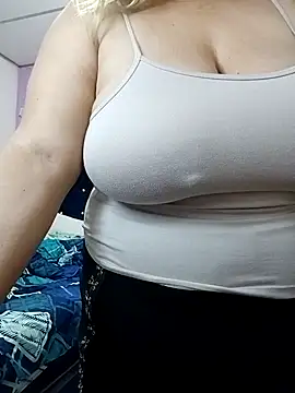 Snapshot of EllisW8 chatting on November 16, 11:49 am EllisW8 online show from November 16, 11:49 am