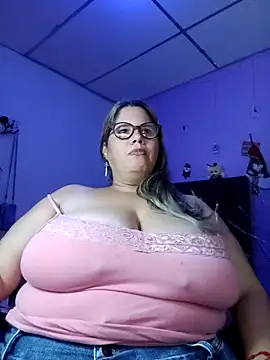 Snapshot of EllisW8 chatting on November 21, 1:04 am EllisW8 online show from November 21, 1:04 am