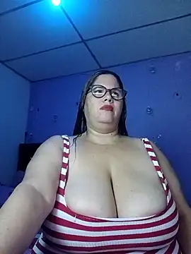 Snapshot of EllisW8 chatting on November 22, 10:47 am EllisW8 online show from November 22, 10:47 am