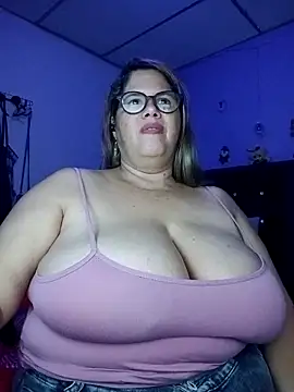 Snapshot of EllisW8 chatting on December 1, 12:15 am EllisW8 online show from December 1, 12:15 am