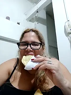 EllisW8 online show from April 25, 12:46 am