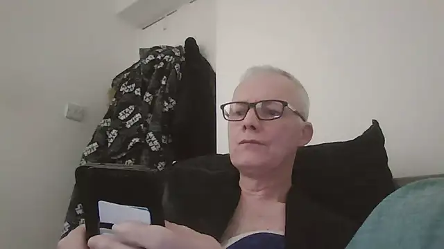 Snapshot of 1tam chatting on November 30, 9:35 am 1tam online show from November 30, 9:35 am