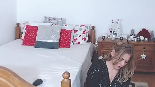 Snapshot of evamaria2024 chatting on December 18, 8:09 am evamaria2024 online show from December 18, 8:09 am