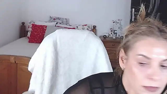 Snapshot of evamaria2024 chatting on December 20, 7:12 am evamaria2024 online show from December 20, 7:12 am