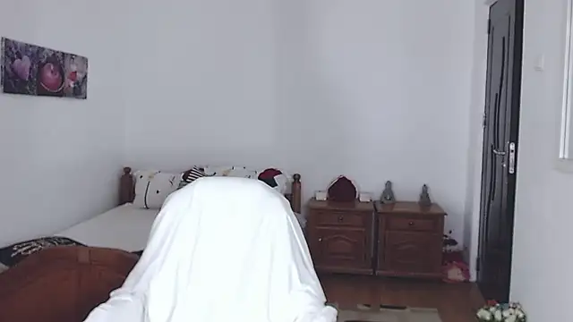 Snapshot of evamaria2024 chatting on February 12, 7:34 am evamaria2024 online show from February 12, 7:34 am