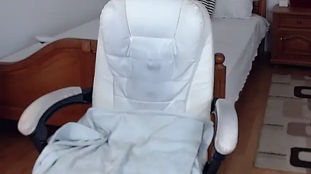 Snapshot of evamaria2024 chatting on March 6, 2:08 pm evamaria2024 online show from March 6, 2:08 pm