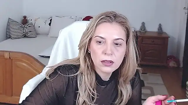 Snapshot of evamaria2024 chatting on March 17, 7:35 am evamaria2024 online show from March 17, 7:35 am