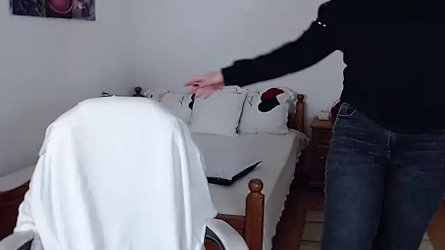 Snapshot of evamaria2024 chatting on March 20, 8:42 am evamaria2024 online show from March 20, 8:42 am