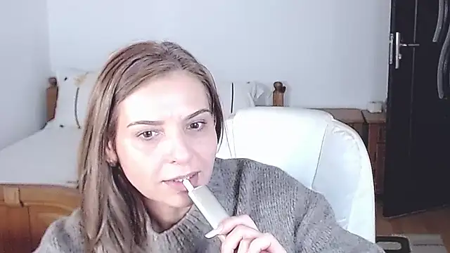 Snapshot of evamaria2024 chatting on October 21, 10:27 am evamaria2024 online show from October 21, 10:27 am