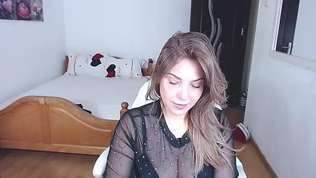 Snapshot of evamaria2024 chatting on October 29, 7:54 am evamaria2024 online show from October 29, 7:54 am