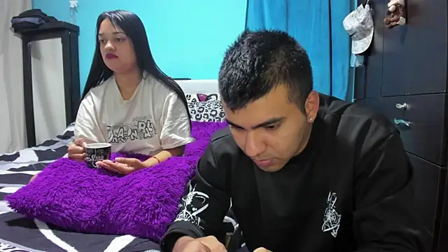 Snapshot of 2ScarletandRyan8 chatting on May 22, 9:04 am 2ScarletandRyan8 online show from May 22, 9:04 am