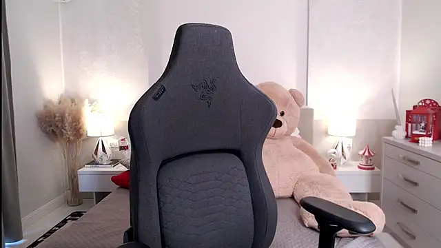 Smileyouarehere online show from January 28, 8:14 am