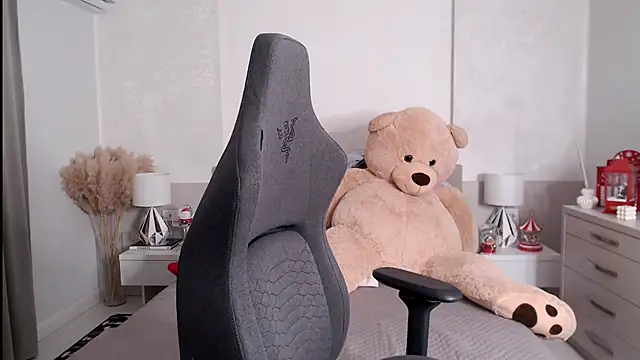 Smileyouarehere online show from February 1, 11:27 pm