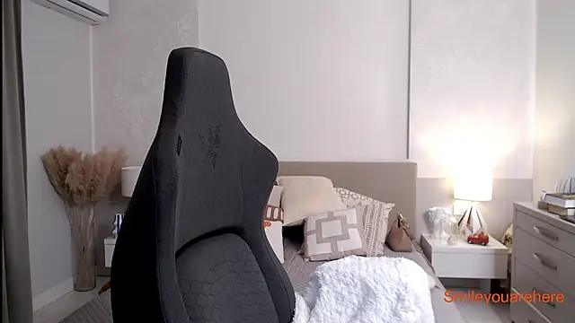 Smileyouarehere online show from September 23, 1:30 am