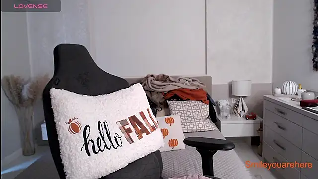 Smileyouarehere online show from November 16, 6:19 am