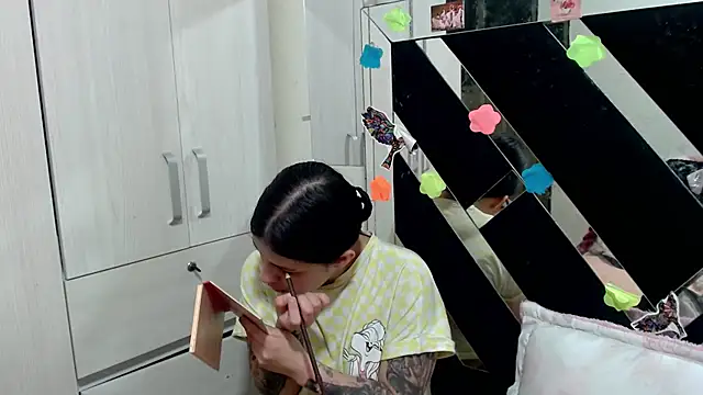 Snapshot of katery_wok11 chatting on March 14, 2:28 am katery wok11 online show from March 14, 2:28 am