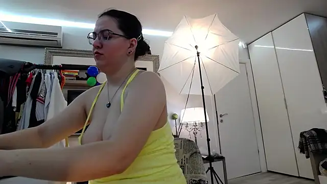 Snapshot of ILoveToFeelU chatting on March 4, 1:06 pm ILoveToFeelU online show from March 4, 1:06 pm