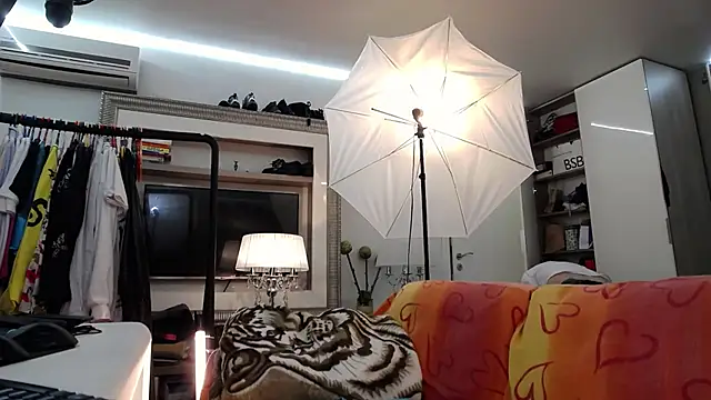 Snapshot of ILoveToFeelU chatting on October 9, 2:48 pm ILoveToFeelU online show from October 9, 2:48 pm