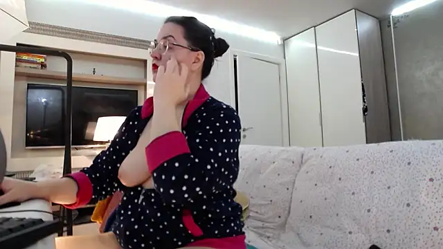 ILoveToFeelU online show from June 18, 2:12 am