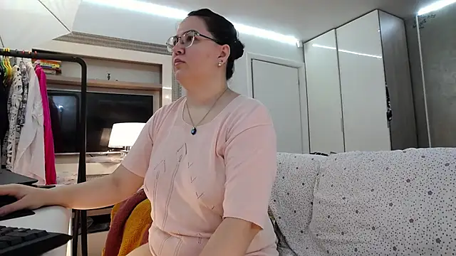 ILoveToFeelU online show from June 22, 2:02 am