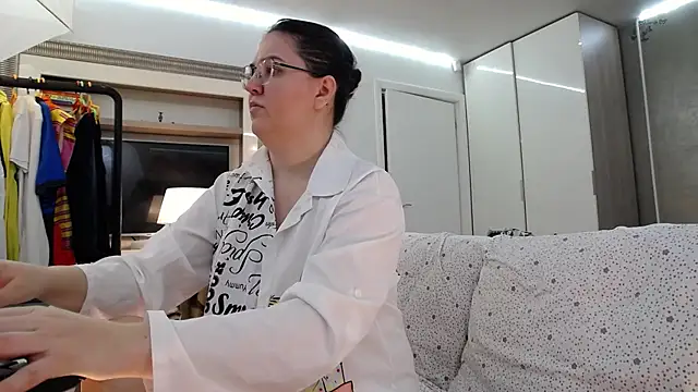 ILoveToFeelU online show from July 4, 5:08 pm