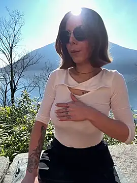 Mia Railey online show from February 5, 1:05 pm