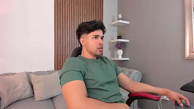 Snapshot of liam_collins21 chatting on March 3, 11:55 am liam collins21 online show from March 3, 11:55 am