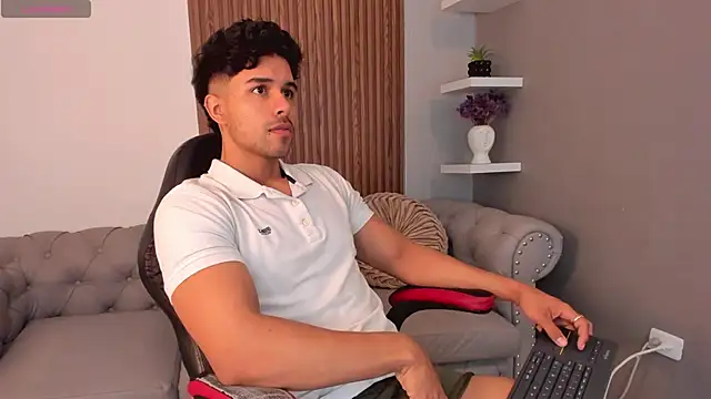 Snapshot of liam_collins21 chatting on March 19, 11:28 am liam collins21 online show from March 19, 11:28 am