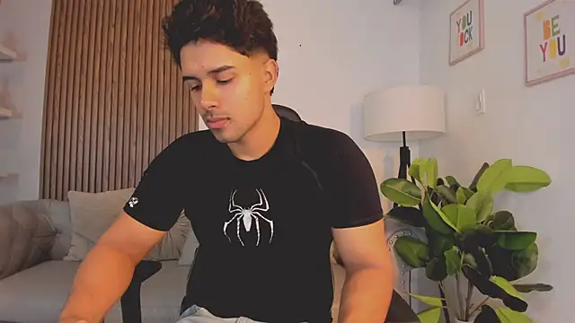 Snapshot of liam_collins21 chatting on October 7, 11:51 am liam collins21 online show from October 7, 11:51 am