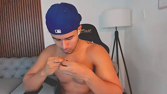 Snapshot of liam_collins21 chatting on October 17, 11:57 am liam collins21 online show from October 17, 11:57 am