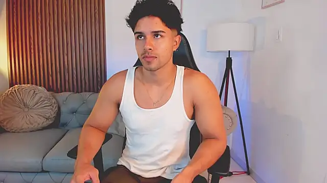 Snapshot of liam_collins21 chatting on October 20, 11:54 am liam collins21 online show from October 20, 11:54 am