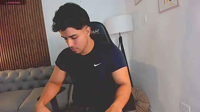 Snapshot of liam_collins21 chatting on October 29, 11:45 am liam collins21 online show from October 29, 11:45 am