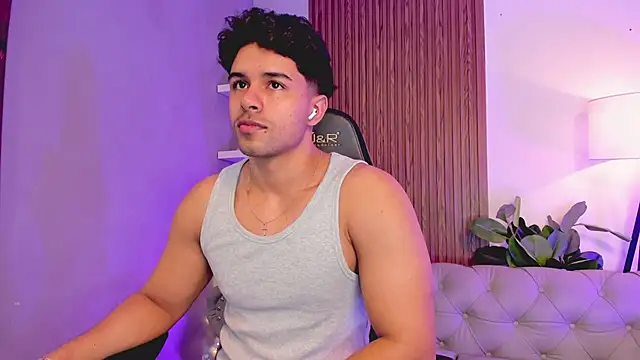 Snapshot of liam_collins21 chatting on December 15, 11:47 am liam collins21 online show from December 15, 11:47 am