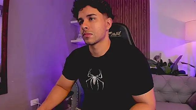 liam collins21 online show from December 16, 11:48 am