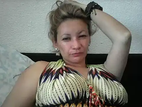 Paulita x3 online show from August 3, 6:01 am
