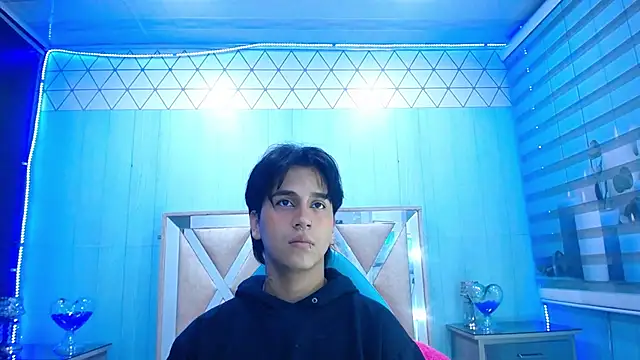 Snapshot of alex_477 chatting on November 3, 11:44 am alex 477 online show from November 3, 11:44 am