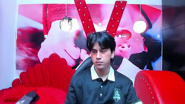 Snapshot of alex_477 chatting on November 8, 11:43 am alex 477 online show from November 8, 11:43 am