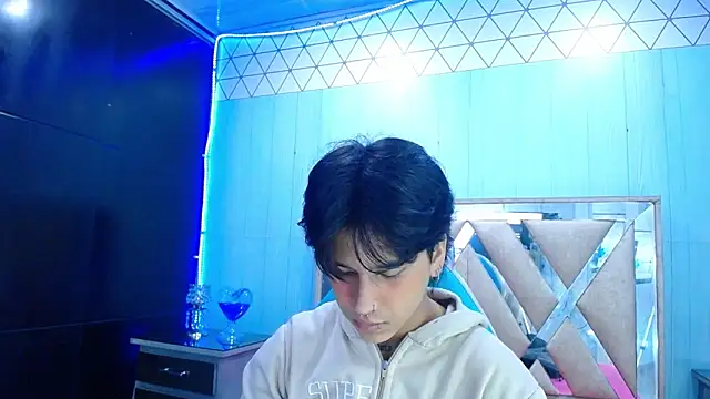 Snapshot of alex_477 chatting on November 10, 11:42 am alex 477 online show from November 10, 11:42 am