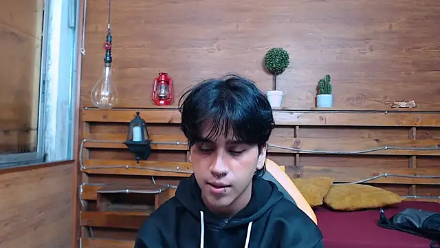 Snapshot of alex_477 chatting on November 12, 11:43 am alex 477 online show from November 12, 11:43 am