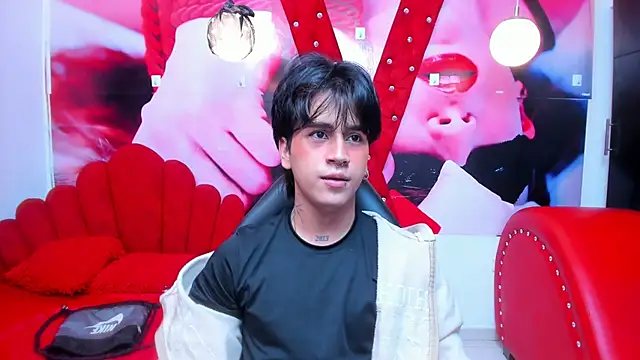 Snapshot of alex_477 chatting on November 14, 11:42 am alex 477 online show from November 14, 11:42 am