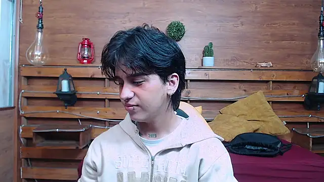 Snapshot of alex_477 chatting on November 19, 11:43 am alex 477 online show from November 19, 11:43 am