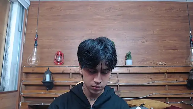 Snapshot of alex_477 chatting on November 22, 11:42 am alex 477 online show from November 22, 11:42 am